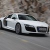 アウディR8のV10モデルに乗った