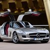 王子、ホントはM・ベンツSLS AMG試乗?