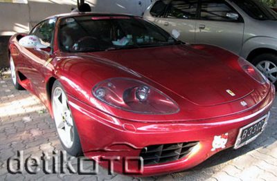 Ferrari-360-Hello-Kitty-5.jpg
